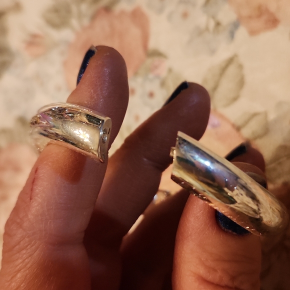 Vintage Hinged silver toned rhinestone wavy bangle - Picture 4 of 5